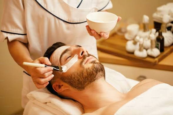 Tratamento facial com máscara